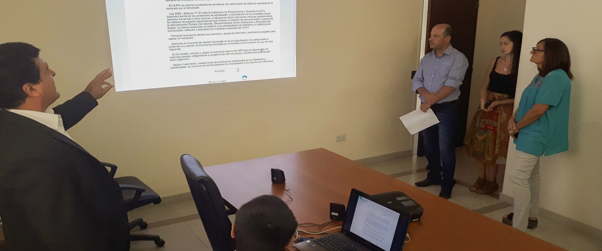 M&aacute;s de 6000 familias entrerrianas ya ingresaron en el registro de demanda habitacional online del IAPV