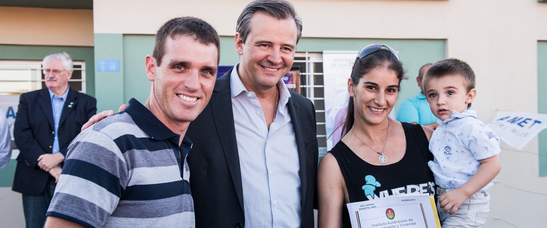 Bahl entreg&oacute; viviendas a docentes de Mar&iacute;a Grande