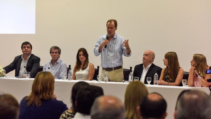 La provincia construir&aacute; 18 viviendas en Los Charr&uacute;as con recursos propios