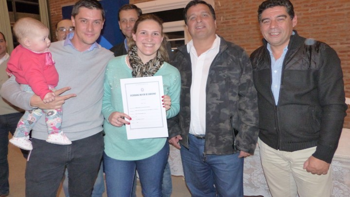 La provincia entreg&oacute; escrituras a ocho barrios de Viale