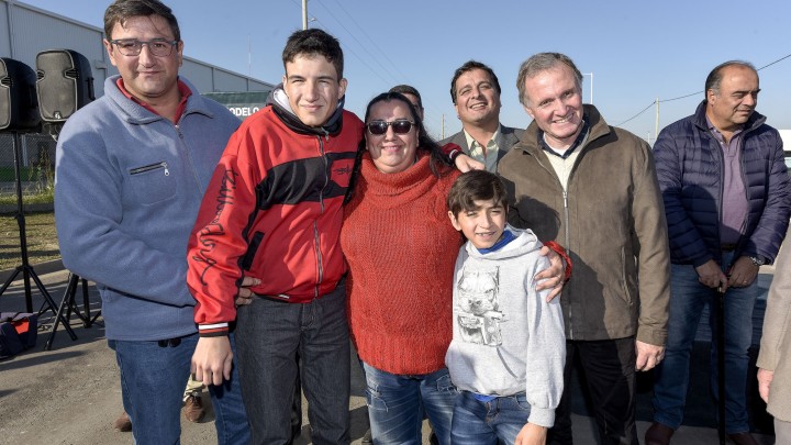 Doscientos cincuenta familias recibieron sus casas propias en Colonia Avellaneda financiadas por la Provincia y Naci&oacute;n