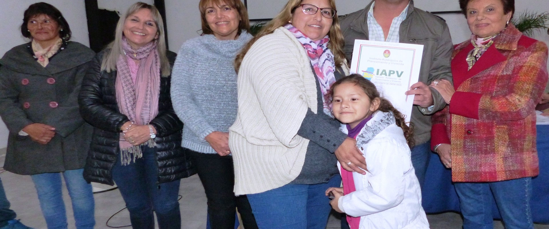 Familias de San Jos&eacute; de Feliciano y San V&iacute;ctor recibieron la escritura de sus viviendas sociales