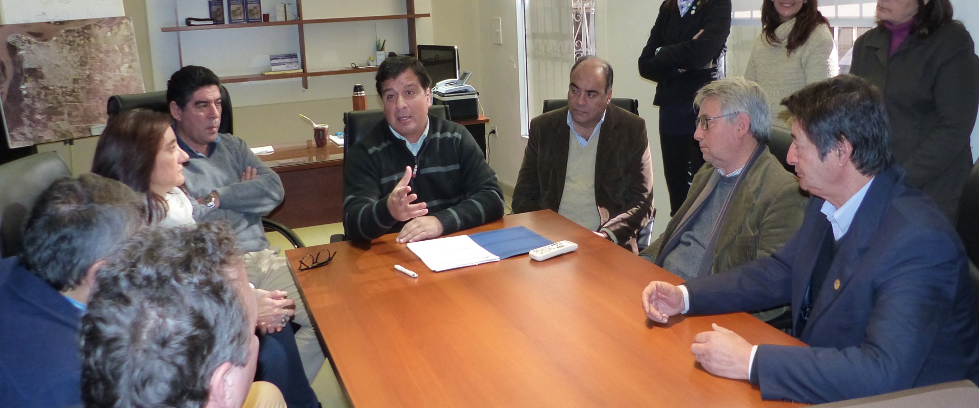 Colegios de profesionales de la construcci&oacute;n colaborar&aacute;n en el programa provincial de viviendas