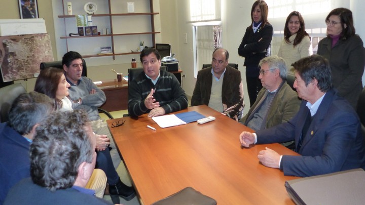 Colegios de profesionales de la construcci&oacute;n colaborar&aacute;n en el programa provincial de viviendas