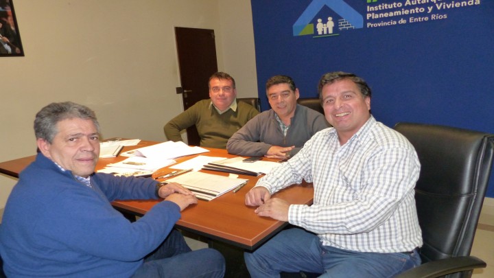 Evaluaron la ejecuci&oacute;n de viviendas con representantes de Uocra