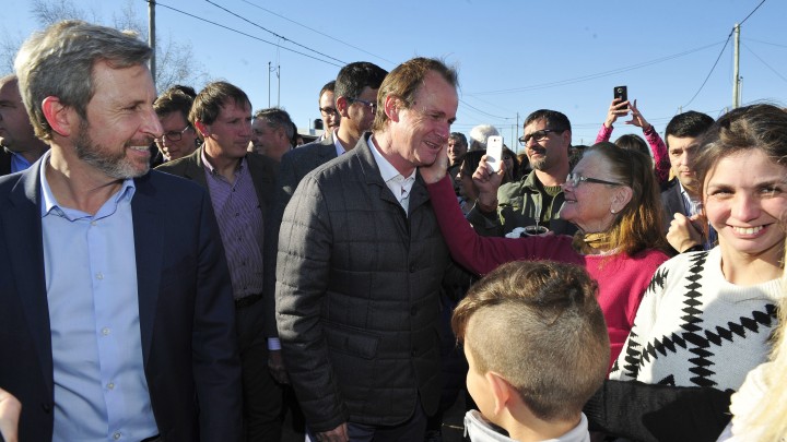 En Ram&iacute;rez, Bordet y Frigerio entregaron viviendas para docentes y del Programa H&aacute;bitat