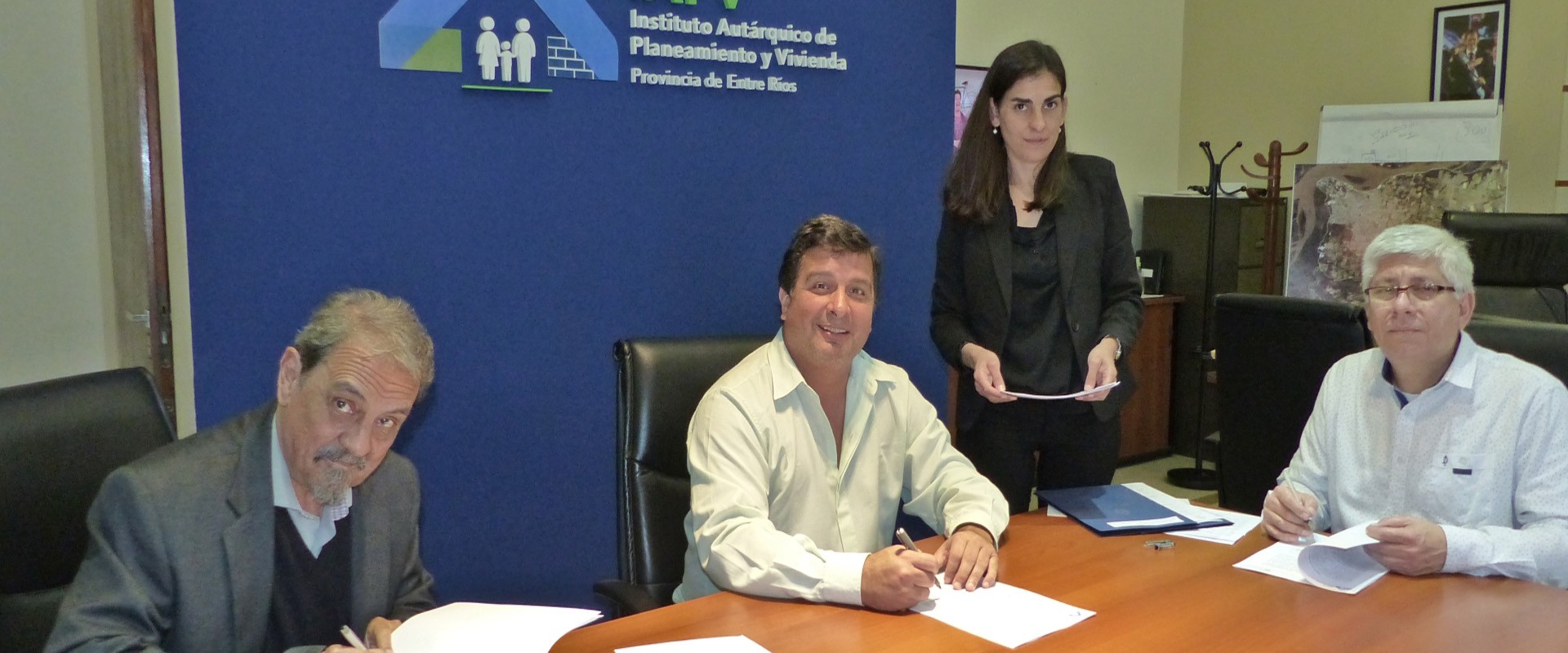 Nuevas viviendas en Colonia El&iacute;a se financiar&aacute;n con recursos provinciales