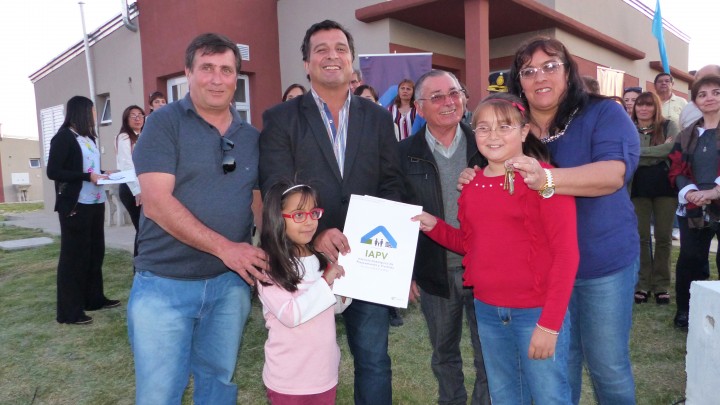 Docentes de Federaci&oacute;n cuentan con sus casas propias