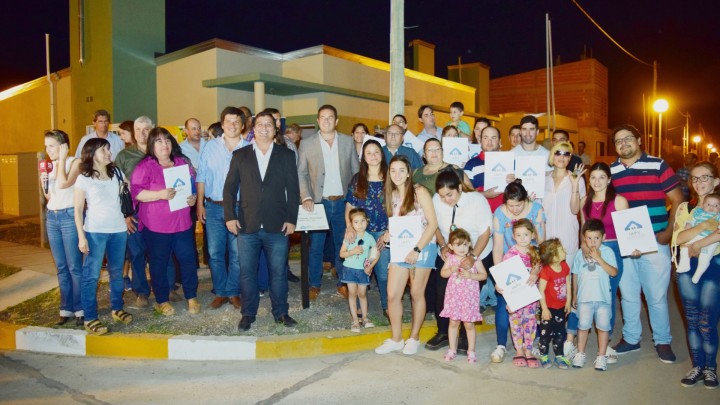 Docentes t&eacute;cnicos de Segu&iacute; cuentan con su casa propia