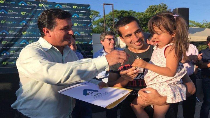 Inauguraron 300 viviendas en Paran&aacute; financiadas por la provincia y Naci&oacute;n