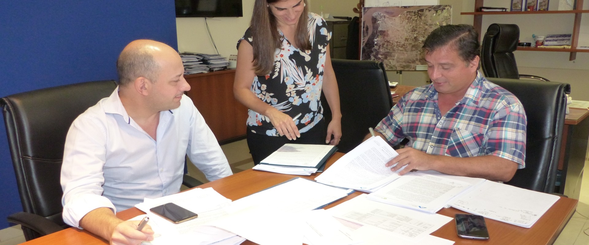 La provincia  rubric&oacute;  contrato para construir nuevas viviendas  en Basavilbaso