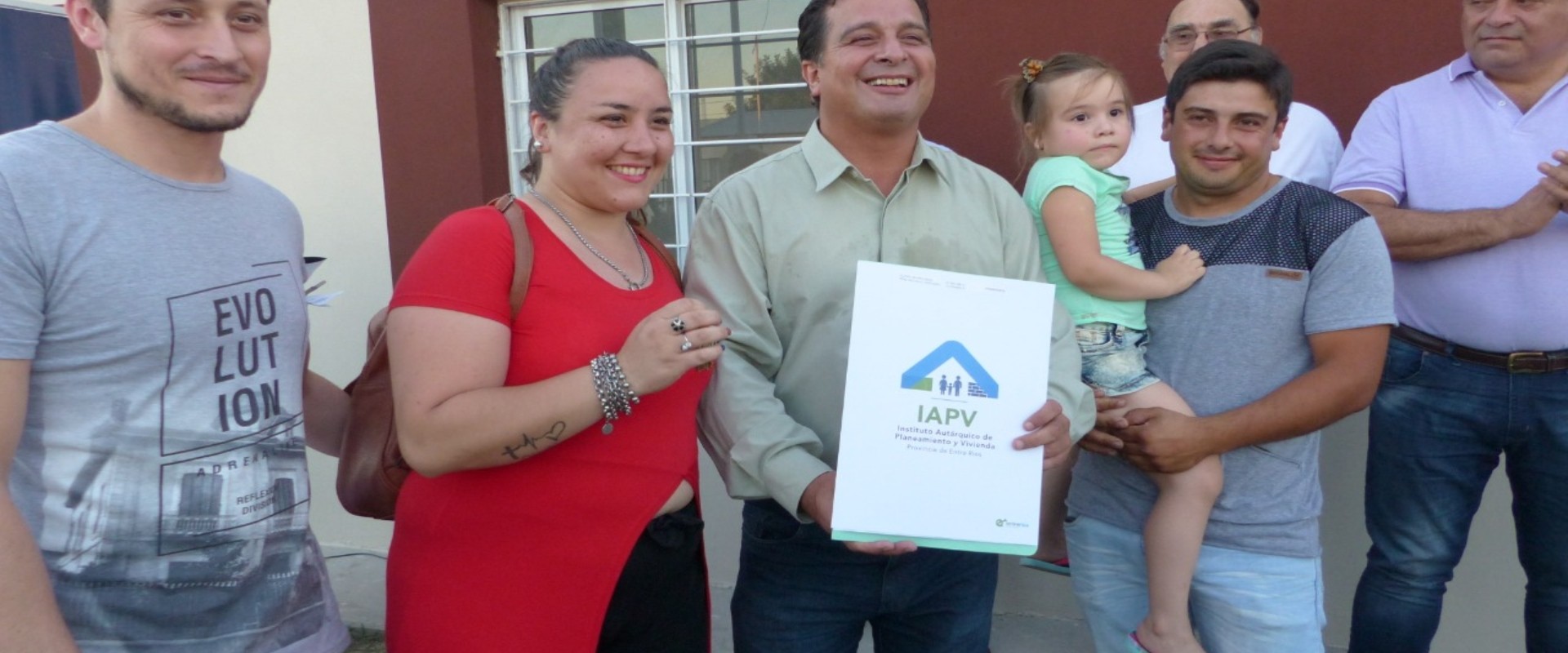 Docentes de Viale cumplieron el sue&ntilde;o de la casa propia