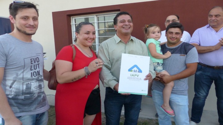 Docentes de Viale cumplieron el sue&ntilde;o de la casa propia