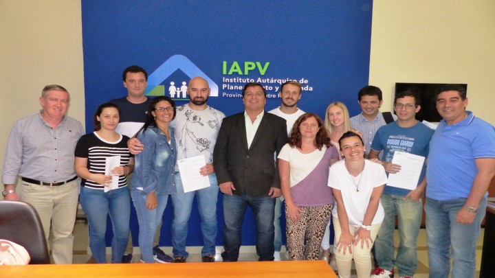 El Estado entrerriano entreg&oacute; los primeros ocho cr&eacute;ditos hipotecarios para construcci&oacute;n de vivienda en terreno propio