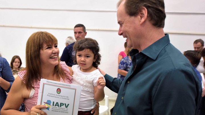 Bordet inaugurar&aacute; las primeras viviendas financiadas &iacute;ntegramente por la provincia