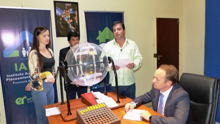 Resultados del sorteo de 10 viviendas en Villa Dom&iacute;nguez