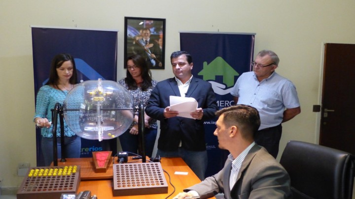 El Estado provincial sorte&oacute; nuevas viviendas para diez familias de Aranguren