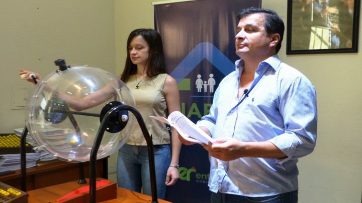Diez familias de Colonia El&iacute;a tendr&aacute;n vivienda propia