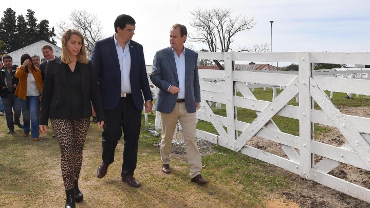 Bordet llev&oacute; a Nogoy&aacute; cr&eacute;ditos blandos para el sector lechero
