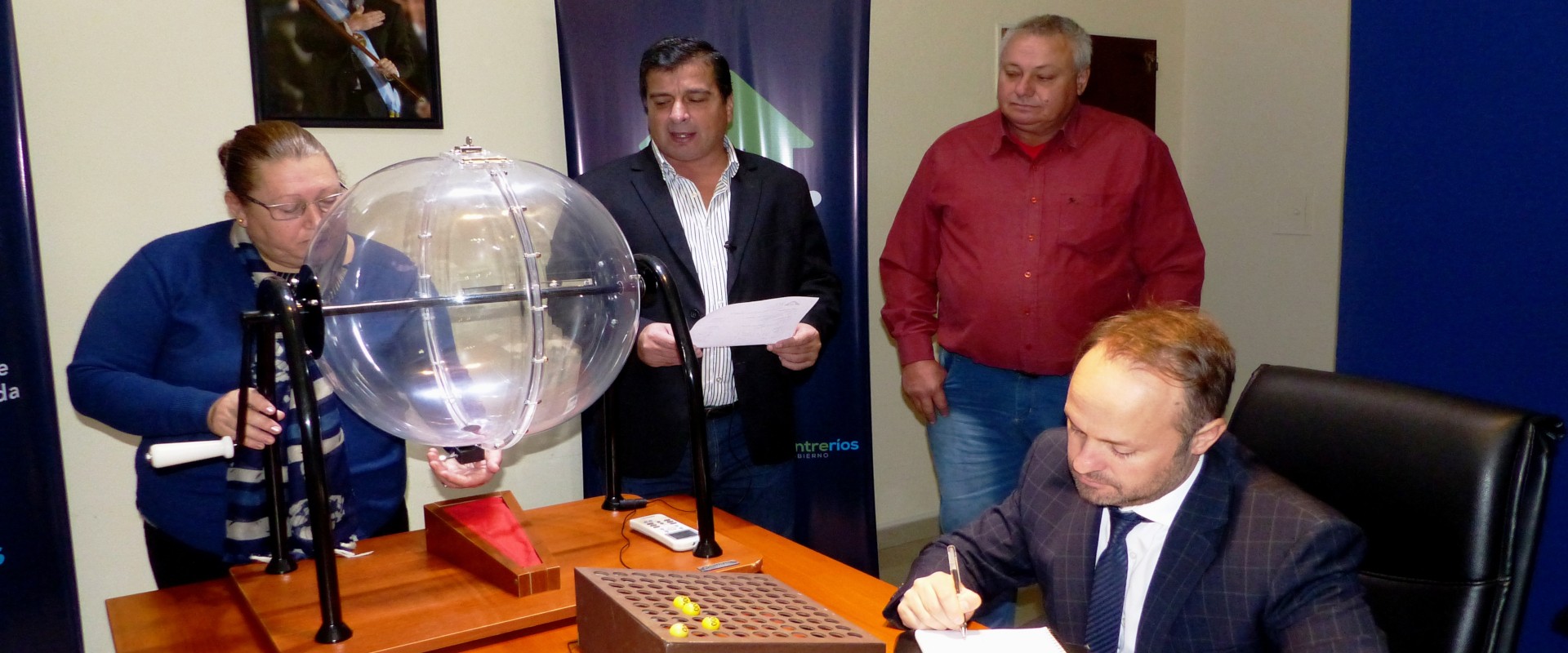 Se realiz&oacute; sorteo complementario de viviendas que la provincia construye en  Colonia Crespo