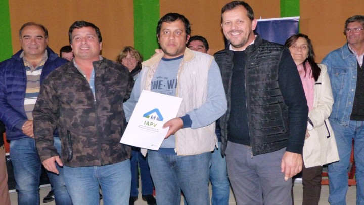 La provincia entreg&oacute; escrituras en Maci&aacute;