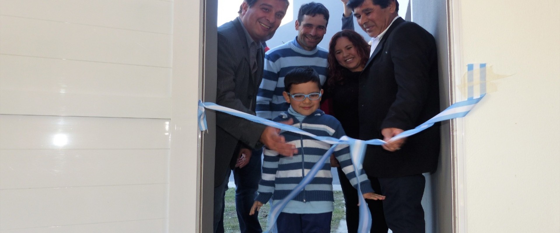 Diez  familias de Villa Dom&iacute;nguez tienen su casa propia