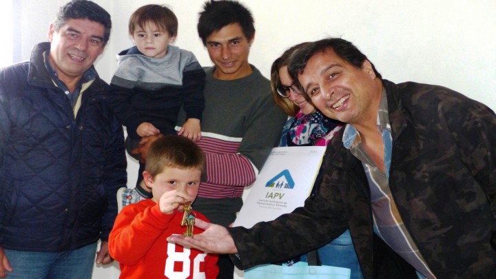 M&aacute;s de 1000 familias entrerrianas cancelaron las cuotas de sus viviendas sociales