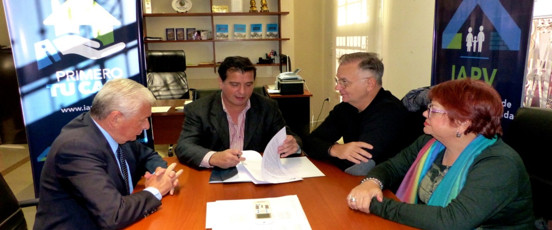 La provincia rubric&oacute;  convenio para construir 30 viviendas de Vicoer en Concepci&oacute;n del Uruguay