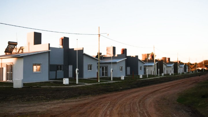 Culmin&oacute; la construcci&oacute;n de 10 viviendas en San Gustavo con recursos provinciales