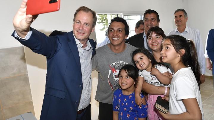 Bordet afirm&oacute; que la mano de obra local para la construcci&oacute;n de viviendas dinamiza la econom&iacute;a