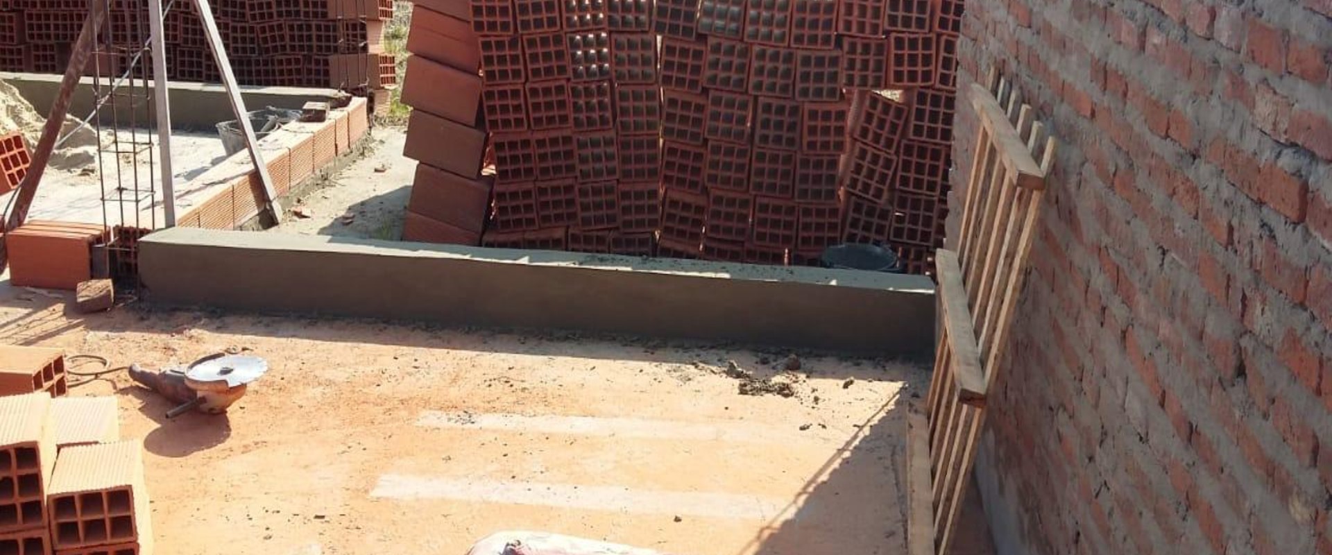 Se contin&uacute;a la construcci&oacute;n de viviendas en El Pingo con recursos provinciales