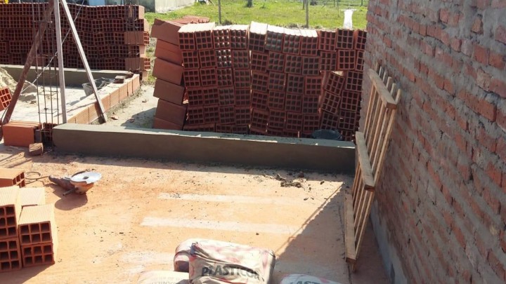 Se contin&uacute;a la construcci&oacute;n de viviendas en El Pingo con recursos provinciales
