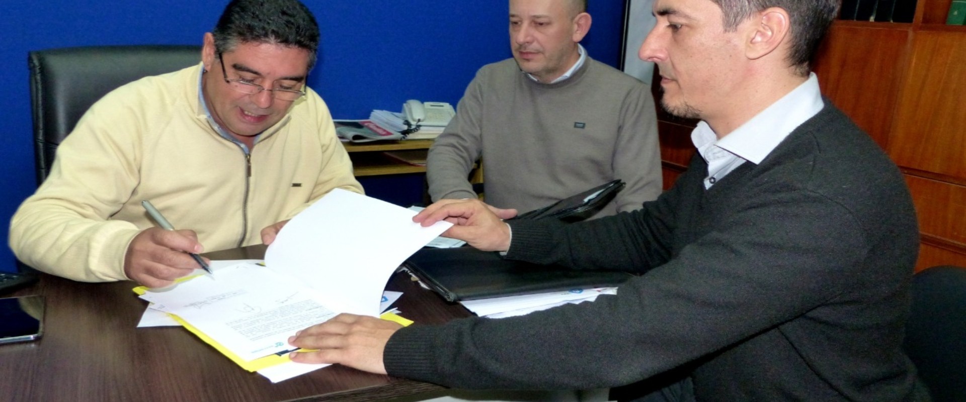 Se rubric&oacute; el contrato para construir 10 nuevas viviendas en Aldea San Antonio