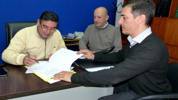 Se rubric&oacute; el contrato para construir 10 nuevas viviendas en Aldea San Antonio