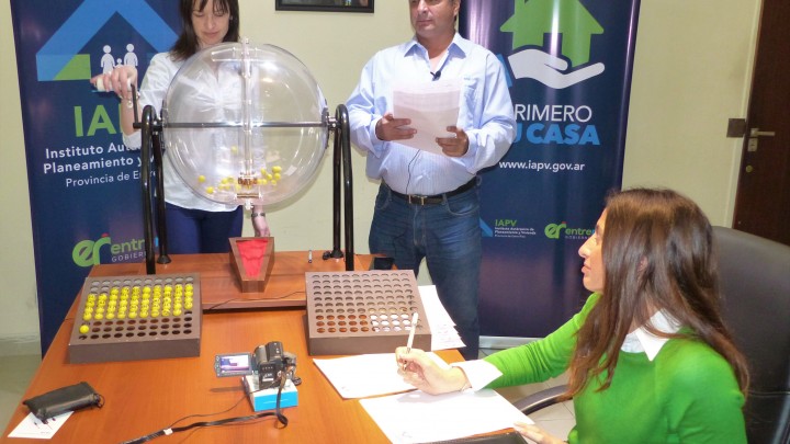 Resultado del sorteo de Los Charr&uacute;as 18 viviendas