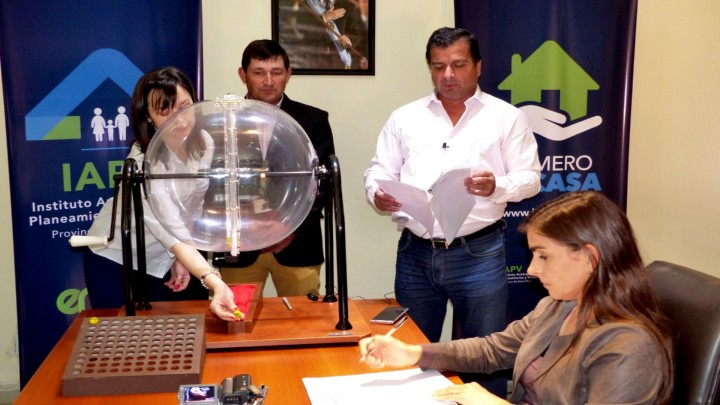 Se realiz&oacute; el sorteo  de viviendas que la provincia construye en Antonio Tom&aacute;s