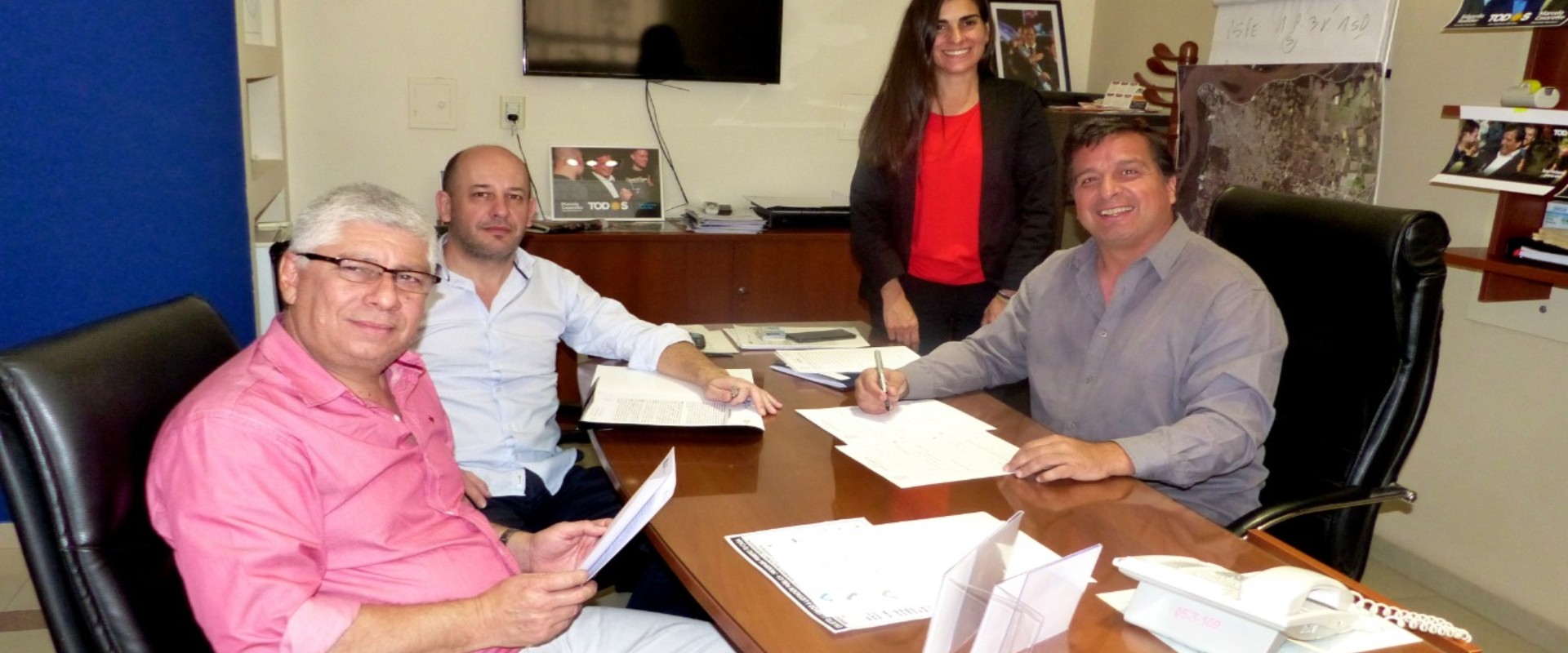 Se rubric&oacute; el contrato para construir 15 nuevas viviendas en Larroque