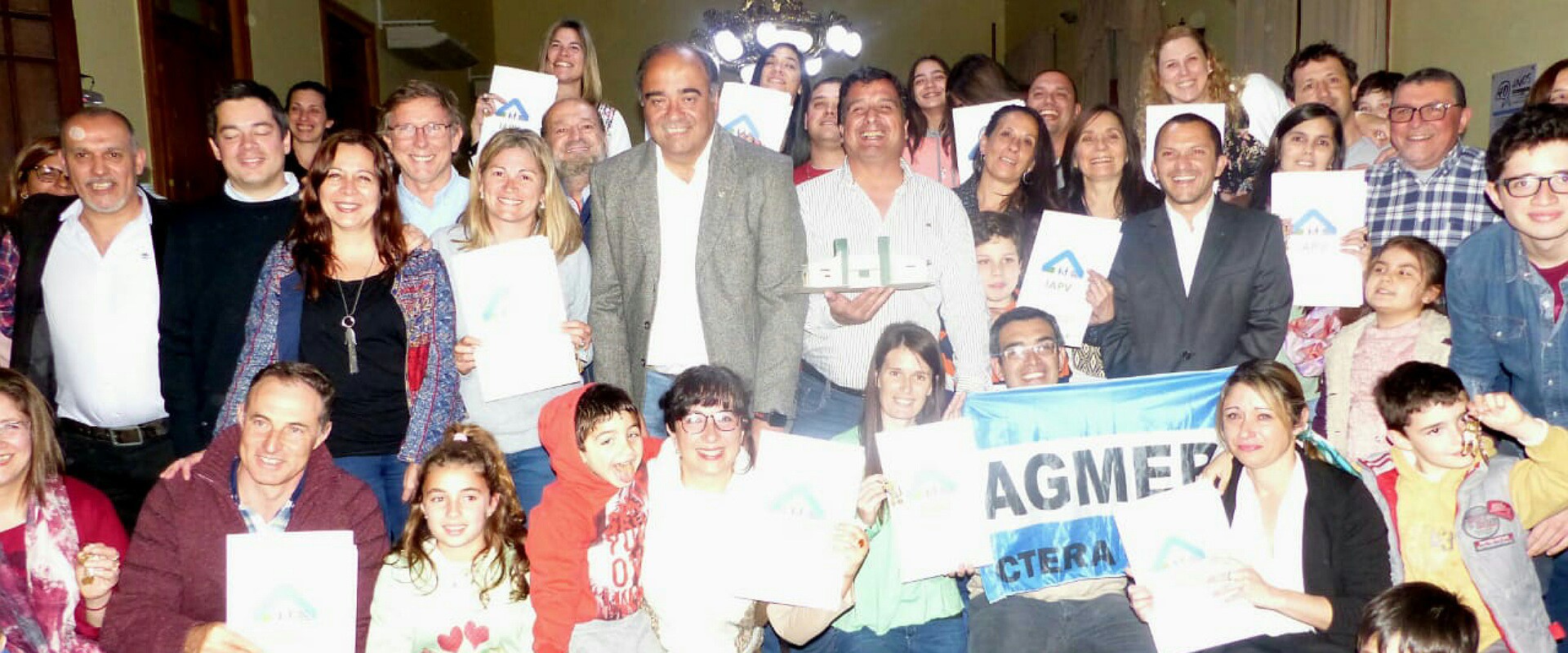 Familias docentes de Gualeguaych&uacute; accedieron a su casa propia