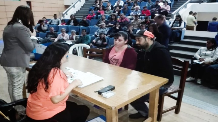 Se rubricaron escrituras de grupos habitacionales de Concepci&oacute;n del Uruguay y Colonia El&iacute;a