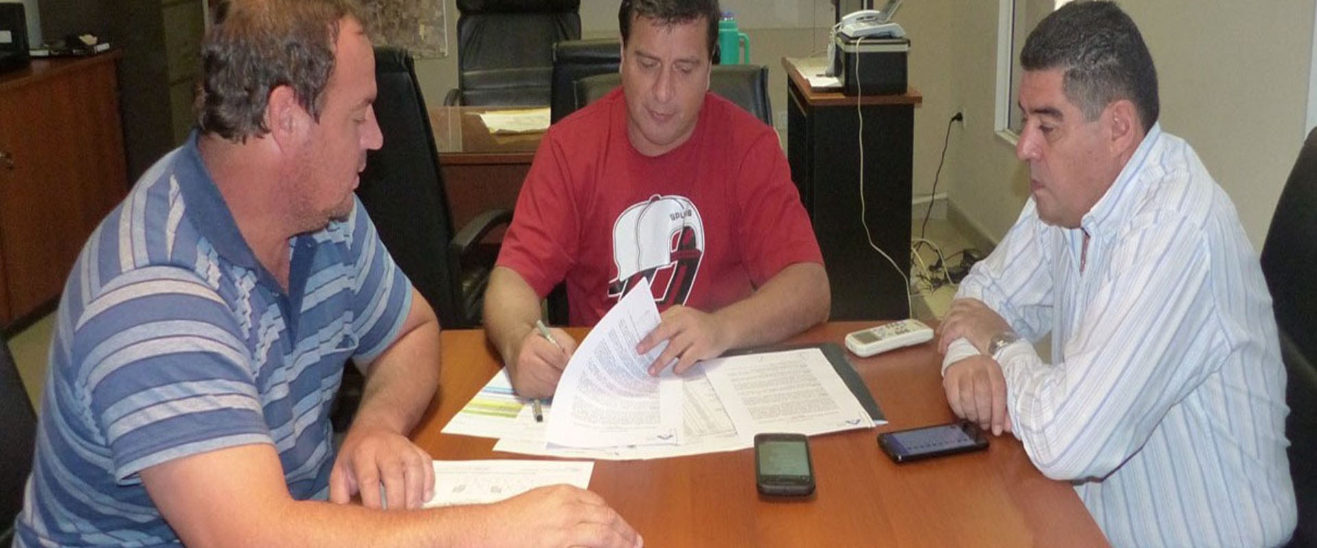 Se rubric&oacute; el contrato para construir nuevas viviendas en Colonia Santa Mar&iacute;a y Las Margaritas