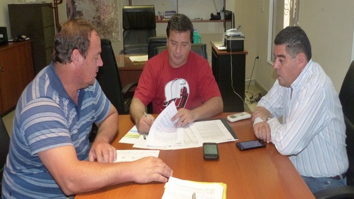Se rubric&oacute; el contrato para construir nuevas viviendas en Colonia Santa Mar&iacute;a y Las Margaritas