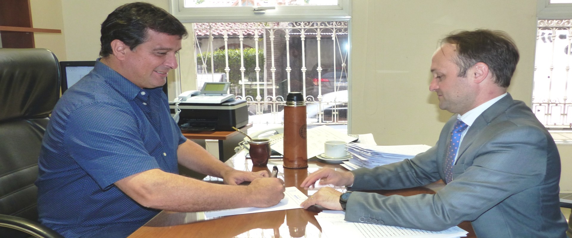La provincia rubric&oacute; el contrato para construir nuevas  viviendas en Ubajay