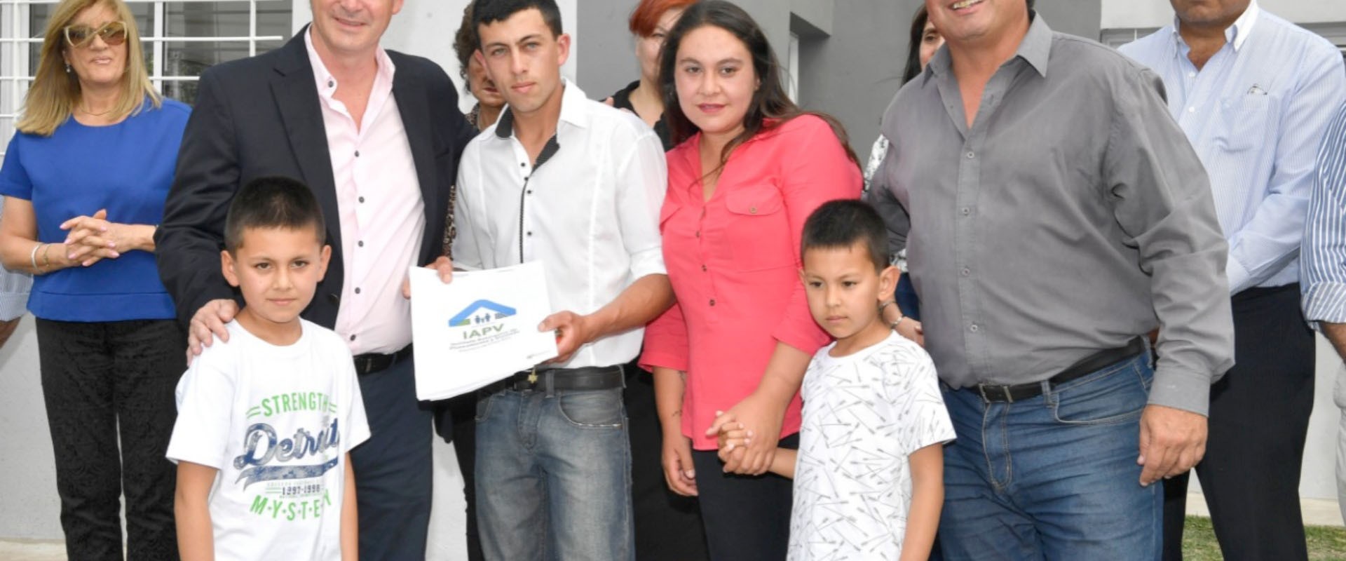 La provincia rubric&oacute; convenio  para construir nuevas viviendas en Gualeguaych&uacute; y  Viale  con recursos propios