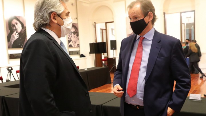 Bordet y Alberto Fern&aacute;ndez firmaron un acuerdo que para construir viviendas y generar empleo