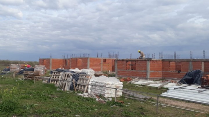 Con recursos provinciales reanudaron  la construcci&oacute;n de viviendas en dos localidades entrerrianas