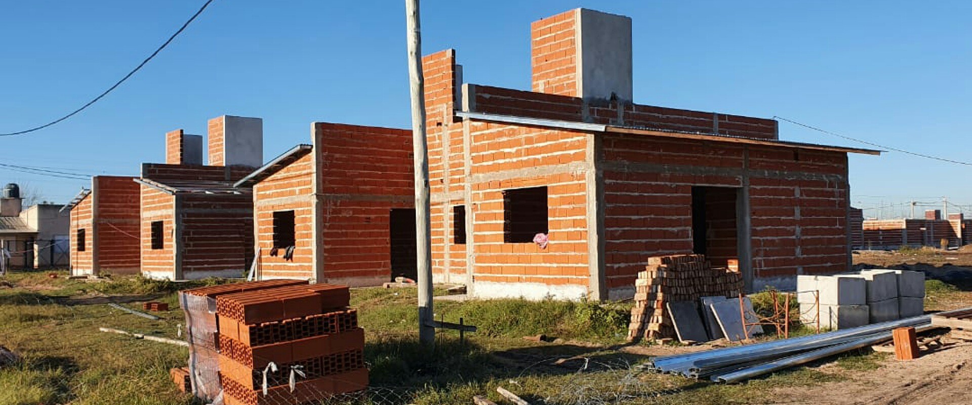 Con recursos provinciales progresa la ejecuci&oacute;n de m&aacute;s de 230 viviendas en ocho localidades