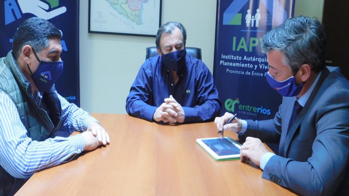 IAPV  y Banco de Entre R&iacute;os  firmaron  convenio para el pago electr&oacute;nico de cuotas
