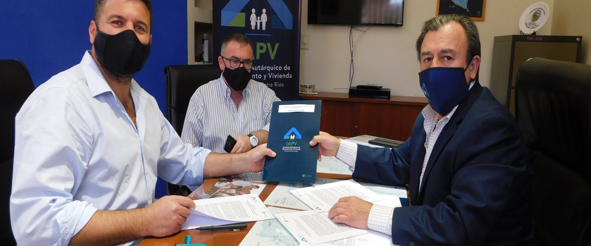 La provincia rubric&oacute; convenios para construir nuevas viviendas en Federal