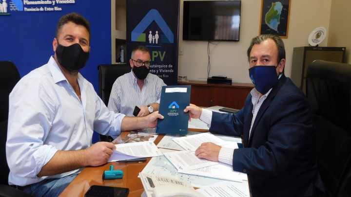 La provincia rubric&oacute; convenios para construir nuevas viviendas en Federal