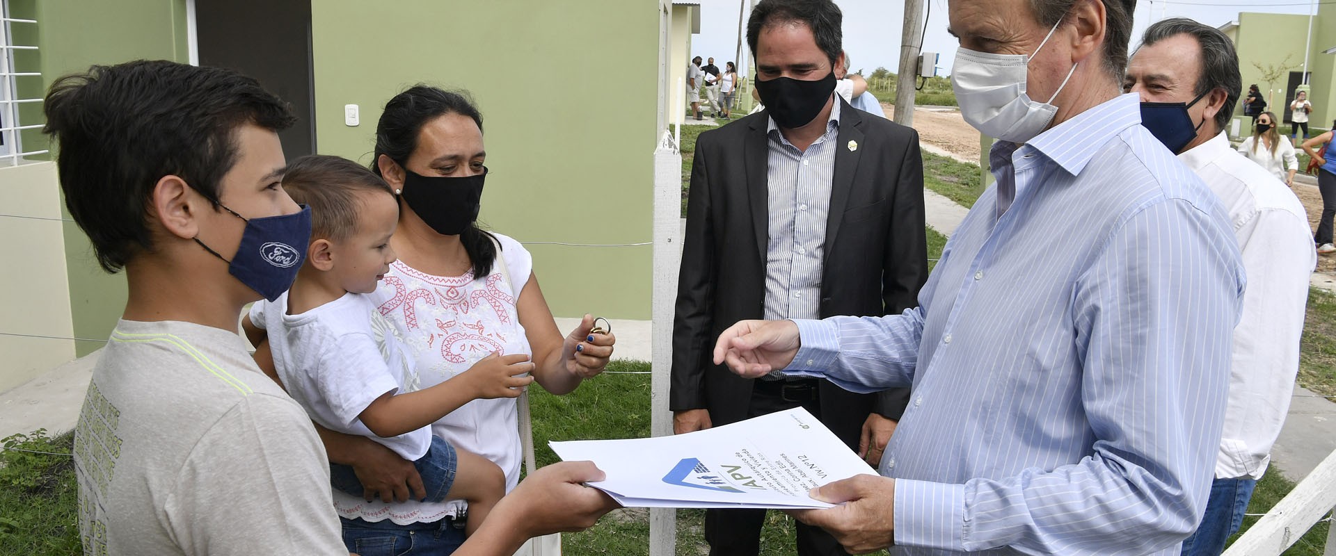 Bordet inaugur&oacute; viviendas en Larroque